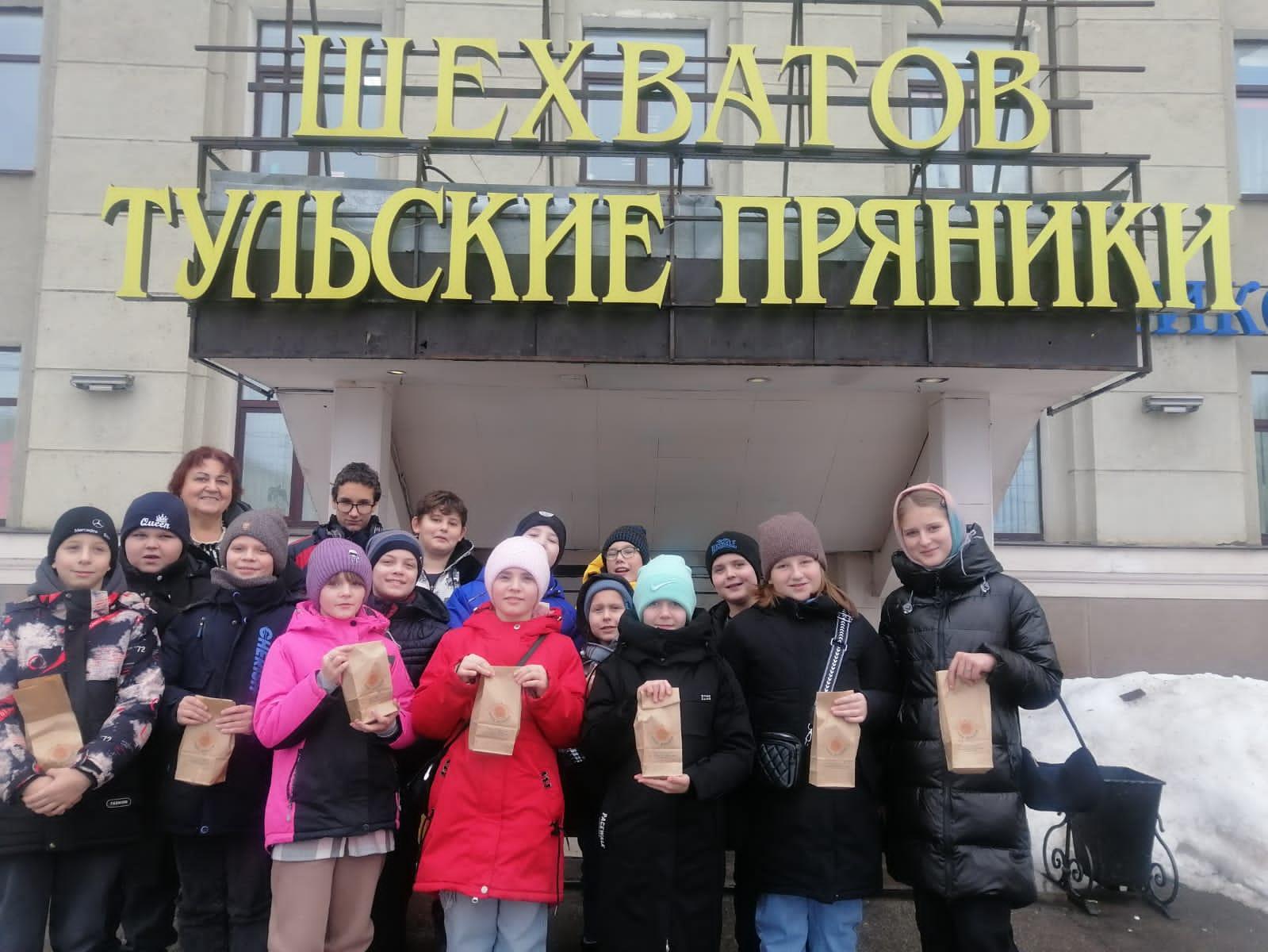 Обучающиеся 5 «Б» класса посетили мастерскую Купца Шехватова по производству Тульского пряника.