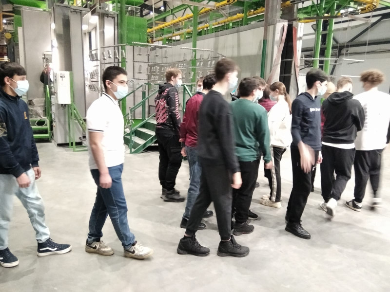 Будущие выпускники посетили завод светотехнического оборудования «IPRO».